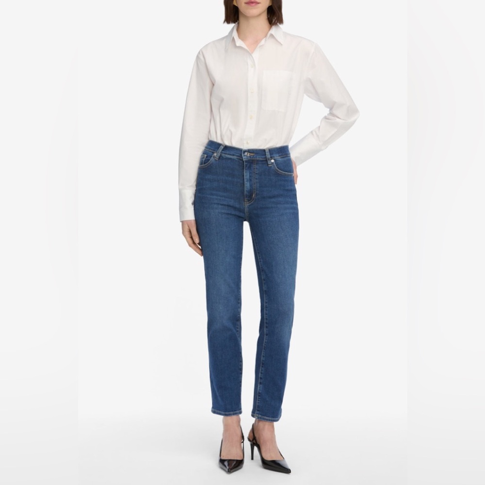 Frame Le Sleek Straight Jeans in Femma